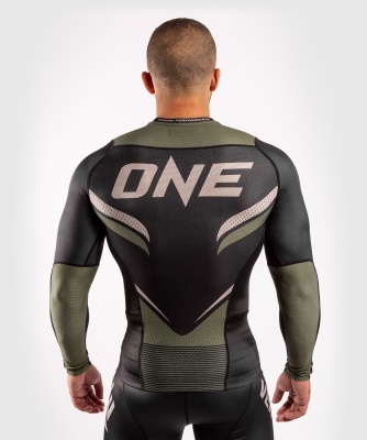 Рашгард для MMA Venum ONE FC Impact Black/Khaki L/S в магазине Спорт - Пермь